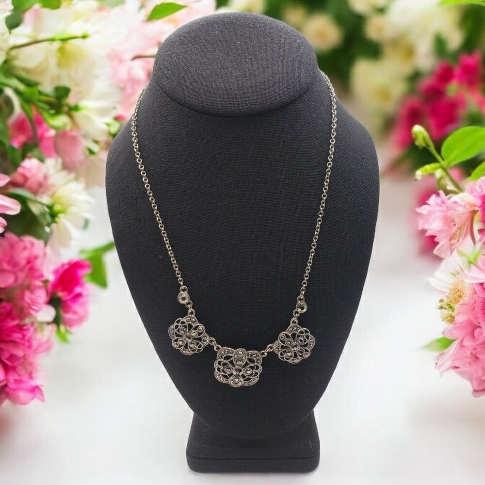 EUC Liz Clairborne Ornate Filigre Marcasite Silver Tone 16" w/2" ext Necklace